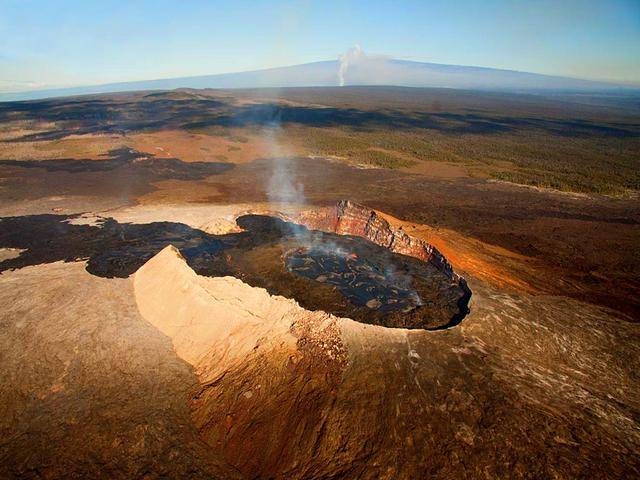 基拉韦厄火山位于美国夏威夷岛东南部,坐落在美国夏威夷火山国家公园