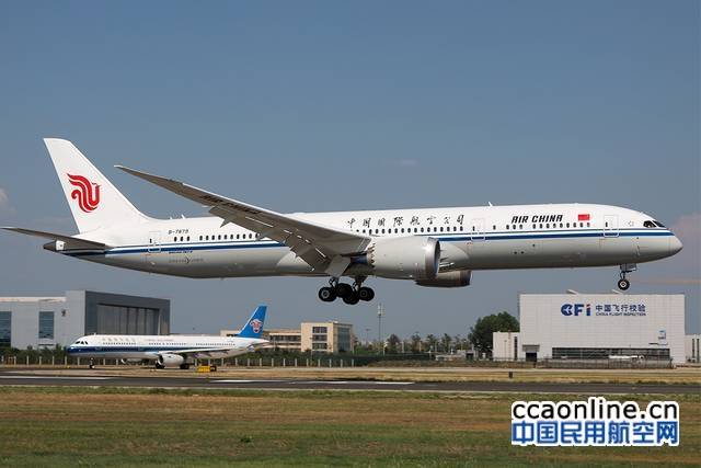 国航波音787-9梦想客机飞抵首都机场