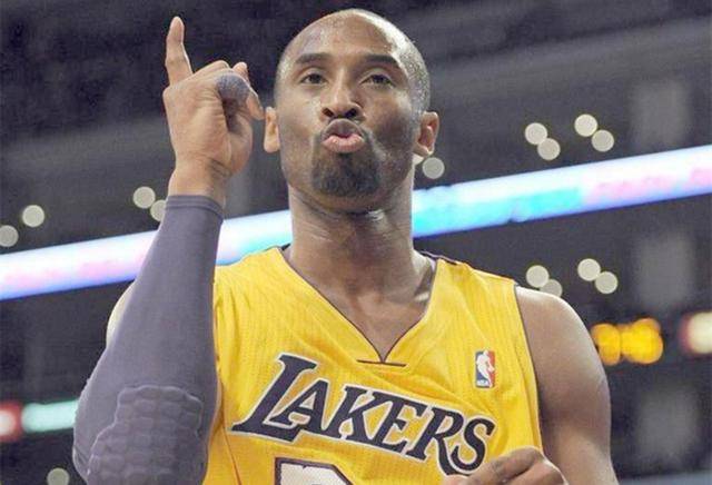 科比单场仅出手10次伯德左手秀操作!nba球星赌气后很疯狂