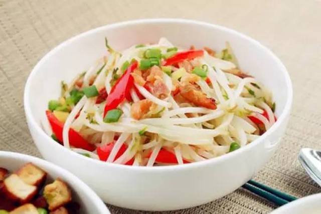 怎样快速剥蒜?蛋清分离?这20个做菜技巧超级