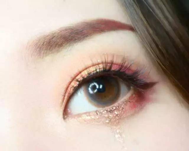 今年最IN的亮片妆,多种操作亮瞎眼!