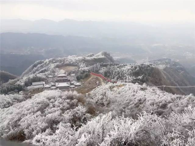 太美啦银装素裹的遵义金鼎山一步一浮生