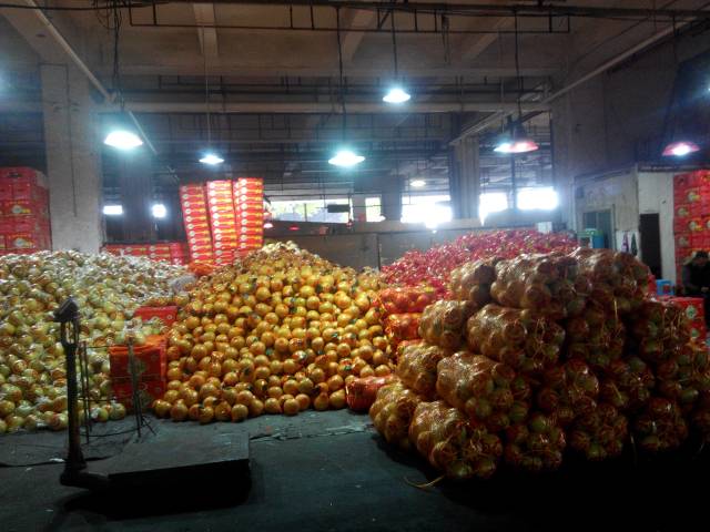 最大水果蔬菜批发市场,国内70%的进口水果来自这里