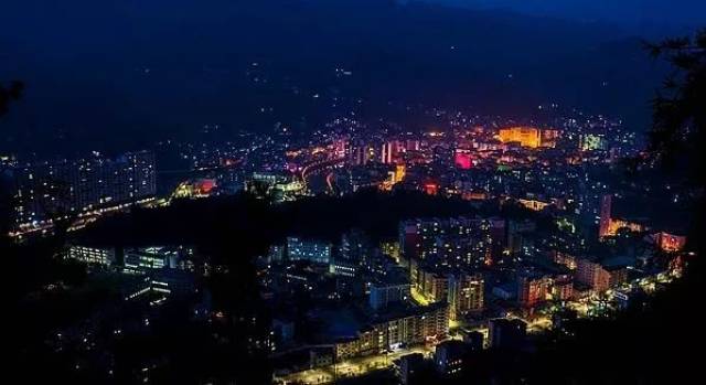 来凤代表为什么提议将恩施机场迁建到宣恩椒园?