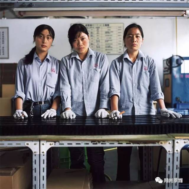 以《包围城市》系列作品呈现上世纪90年代来深圳打拼的"打工者"的生存