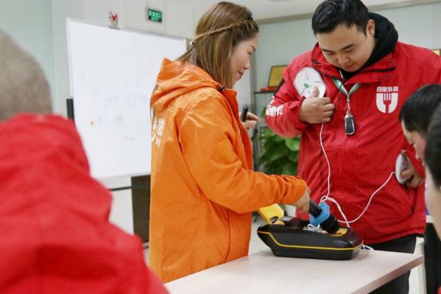 百度外卖开展骑士急救培训 第一反应专家现场