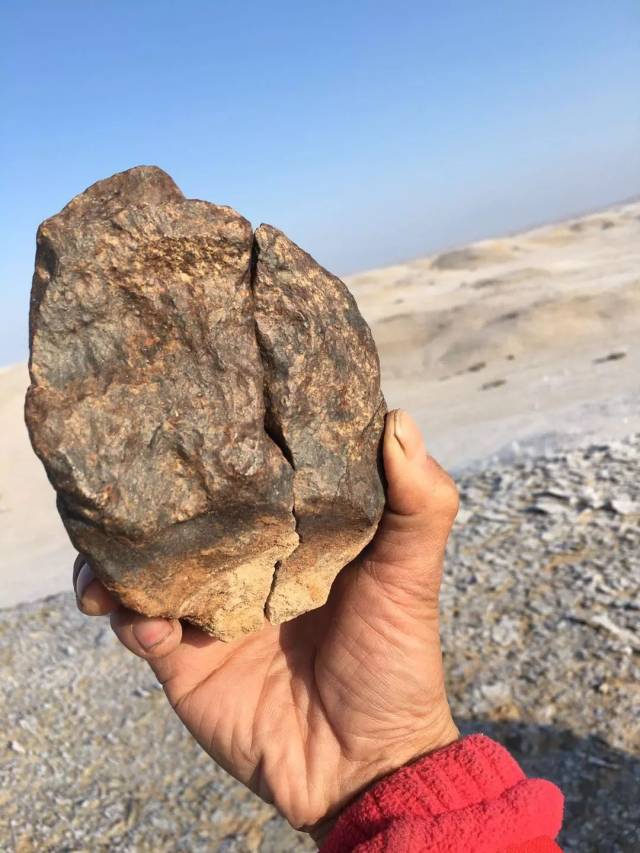 科研部门更应该珍惜陨石猎人们提供的(甚至是拿生命换来的陨石标本)
