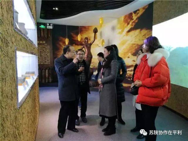 2017年12月 平利县委常委,副县长张云逸赴江苏常州与华大房屋