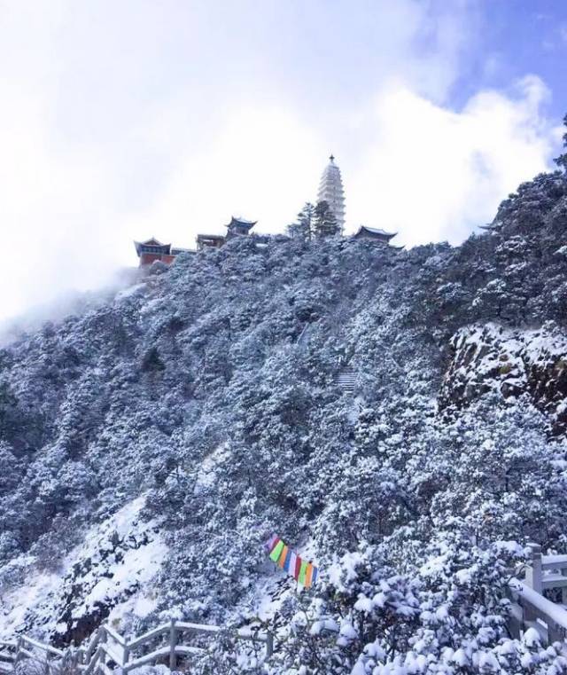 求雪失败的昆明人 可以考虑到大理满足一下自己的心愿 大理鸡足山