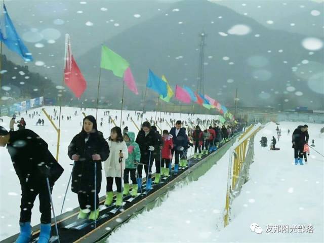 指定地点集合乘车前往霍州市【七里峪滑雪场】,七里峪滑雪场坐落于