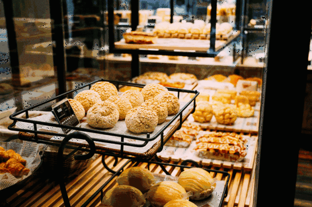 fresh bread,cake,dessert,cookies,drinks 新鲜面包,蛋糕,西点,饼干