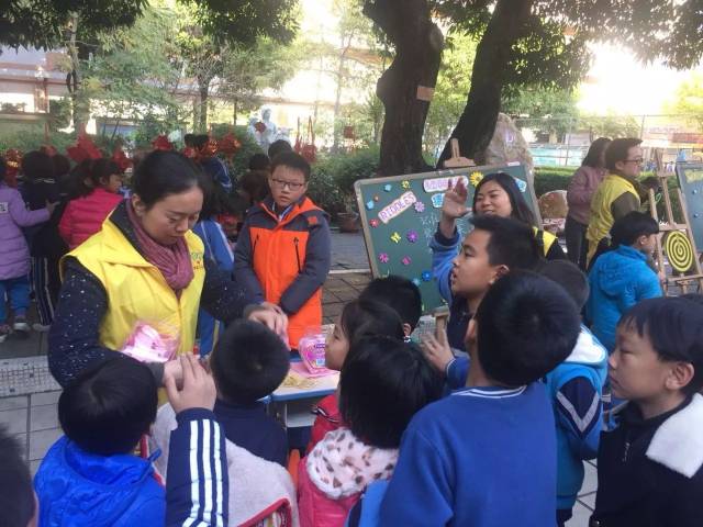 【活动简报】中心小学家长志愿服务队助力第七