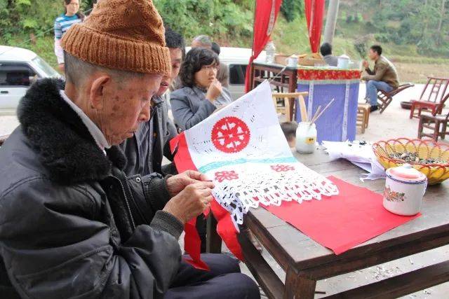 恩施三岔还坛神艺人建始县柏杨乡张家槽村人侯运柏 覃莉拍摄