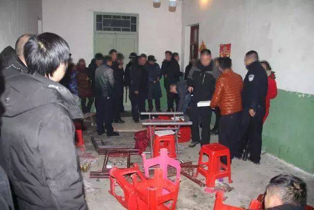 赌资以及"宝单" 由于案情重大复杂,涉案人员众多,汉川市公安局领导