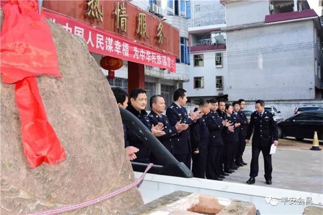 【视频】会昌县周田镇群众敲锣打鼓,竟在公安局迎回2000斤石头?