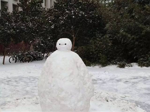 堆雪人 我们是认真的 好了,雪人来一波 传说中的大白 今天的分享就到
