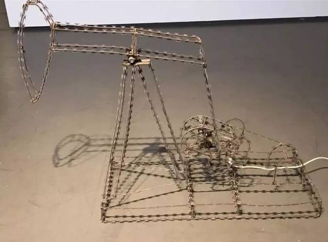 体操 徐震在关于身体艺术方面做的一个延展 徐震-没顶公司 永动机
