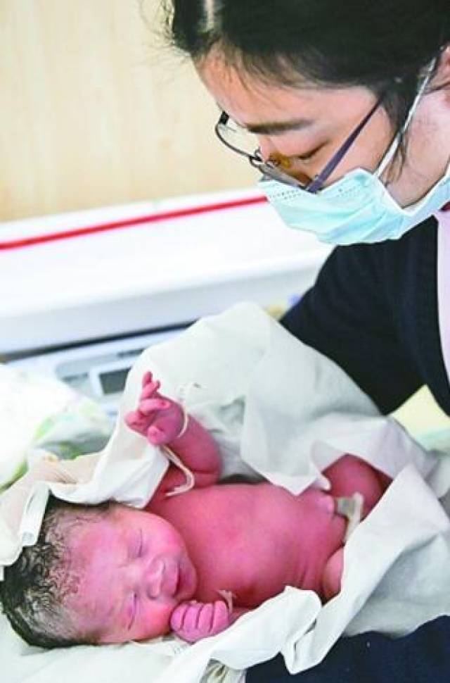 我国干细胞治疗卵巢早衰临床研究首个健康宝宝