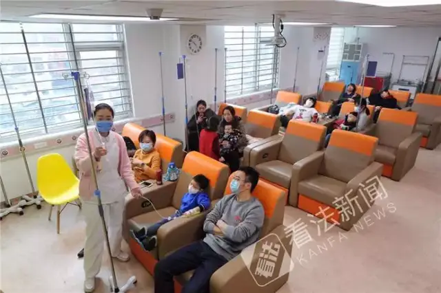 今天上午,北京东区儿童医院的输液室患者不多 摄/法制晚报·看法新闻