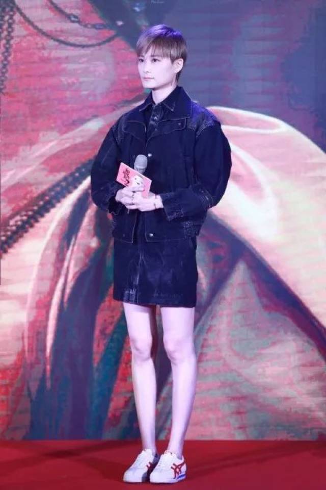 李宇春新年上脚的第一双鞋竟是它?"鬼冢虎虎抓纹"要搞大事!