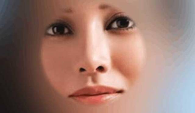 鼻梁比较高且鼻梁骨凸起有节的女人往往比较的有主见,自尊心非常的强