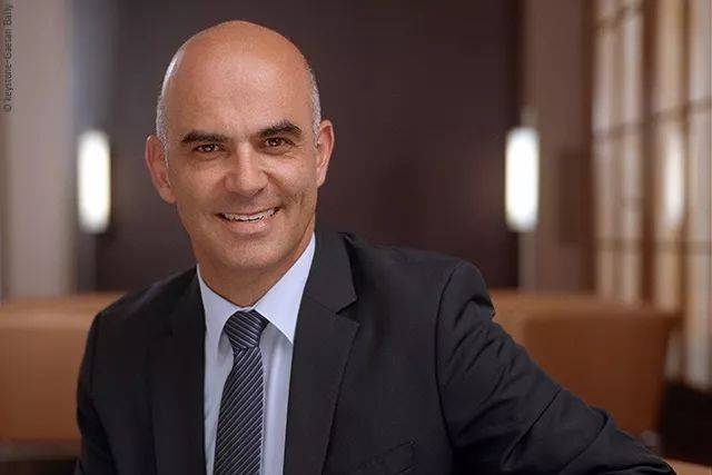 瑞士新任联邦主席阿兰·贝尔塞(alain berset)专访