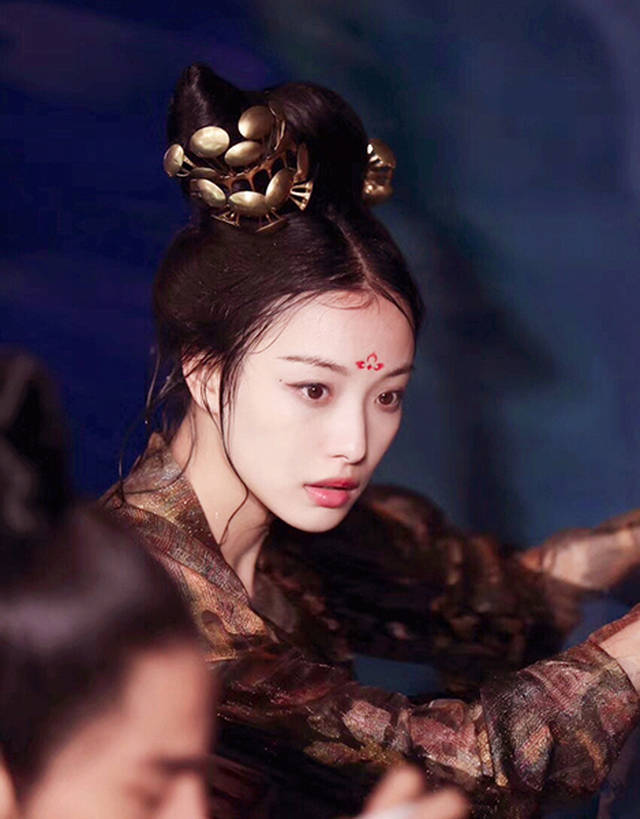 倪妮不好白皙所以在妆容色彩的v不好上也比较宽泛.现在武侠剧肤色看图片