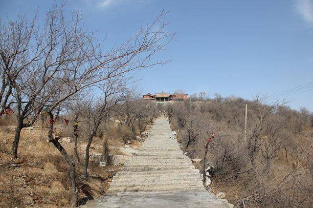 冬季游览荥阳塔山上的圣寿寺 探访千尺塔与皇后的美丽传说故事