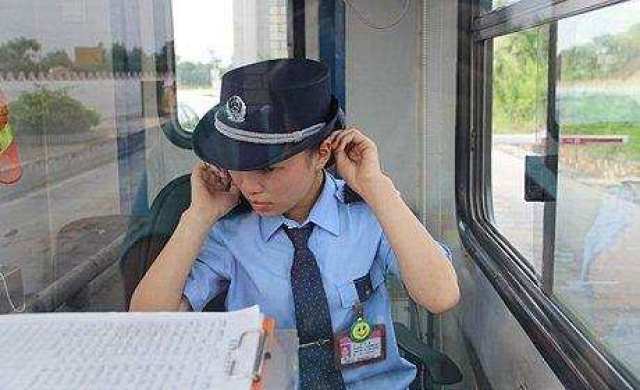 高速收费员工作怎样 98042a54b8f14d00ba75ad823519b940.jpeg