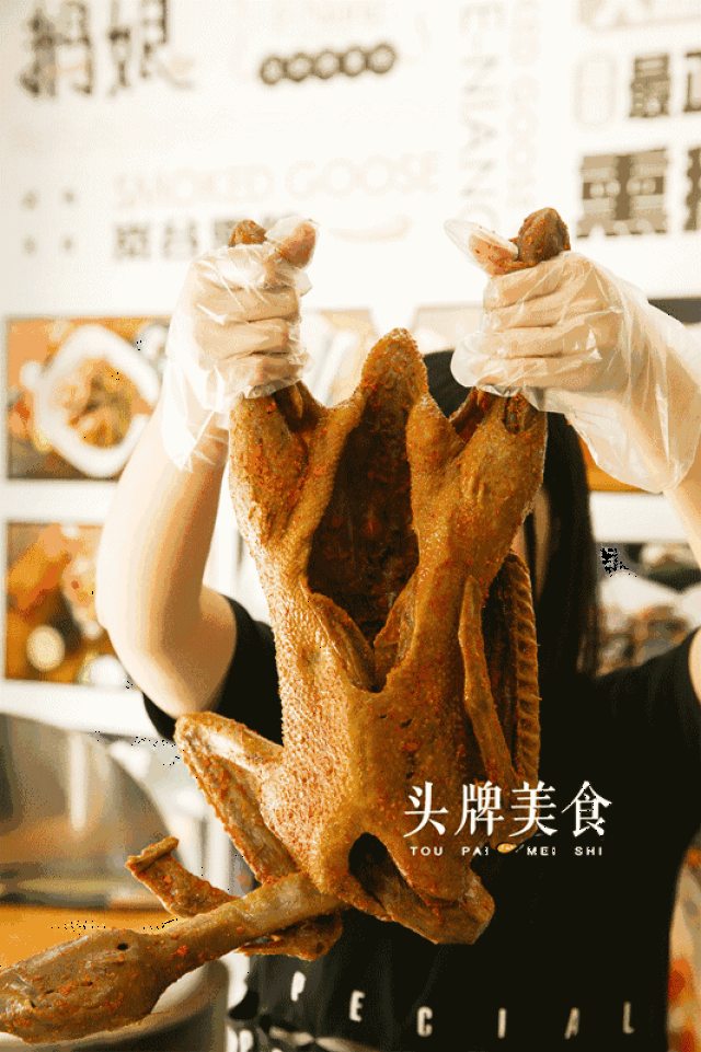 辣椒,下面一挖都是满满都是鱼片,先来感受一下这水煮活鱼的视觉冲击力