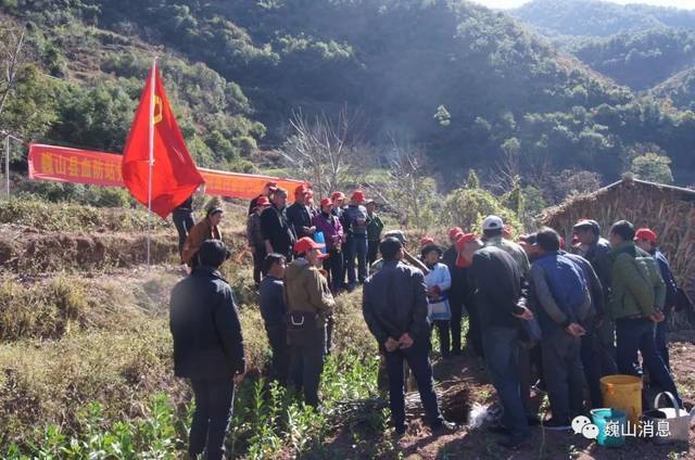 以实际行动践行党的十九大精神,党员齐出动,到挂钩村马鞍山乡河南村委