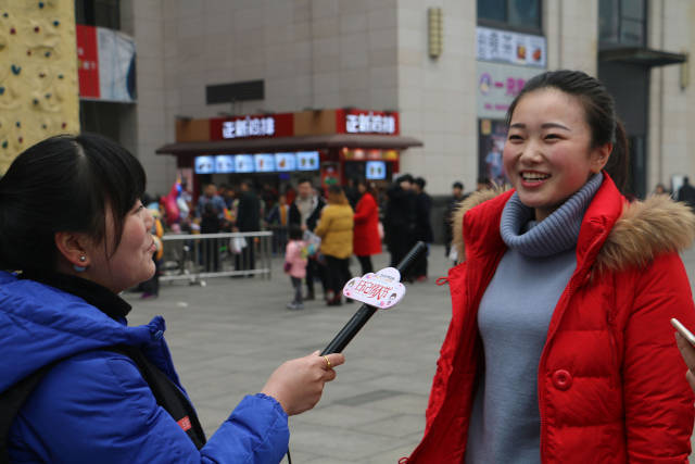 金科世界走廊街头随机采访,涪陵的帅哥美女们竟然想对前任这么说.