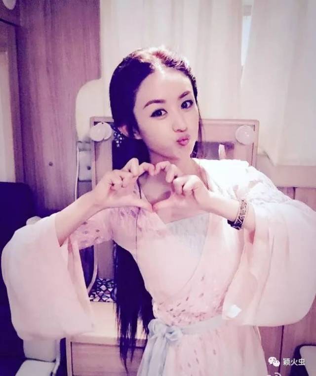 圆圆哒,萌萌哒!赵丽颖嘟嘴照片超可爱,萌化了