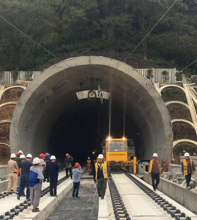 10月7日,由中铁隧道局集团乐清湾铁路sg06标项目部负责施工的乌石岭