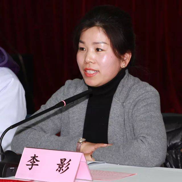 李影《全心全意为民服务》