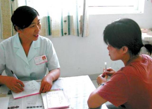 九成女人更年期潮热出汗,专家建议2食物少吃,