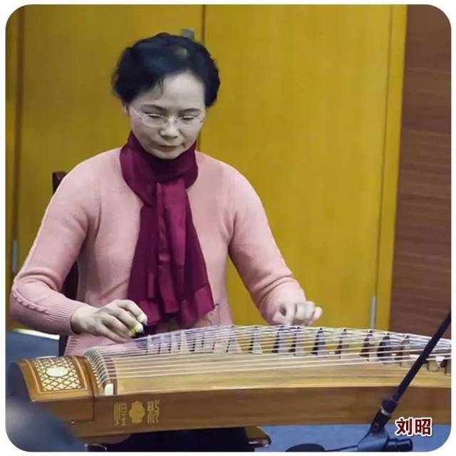 其是我古筝配音的刘昭老师更加拖着病躯为大家配乐.