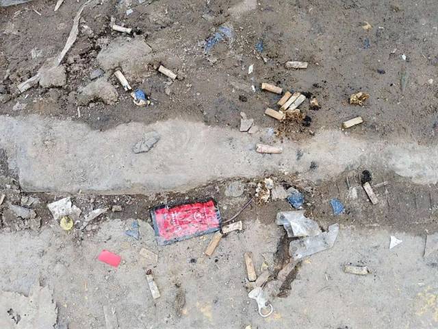 雁塔区:城中村里烟头遍地,垃圾堆放无人管 "烟头革命"