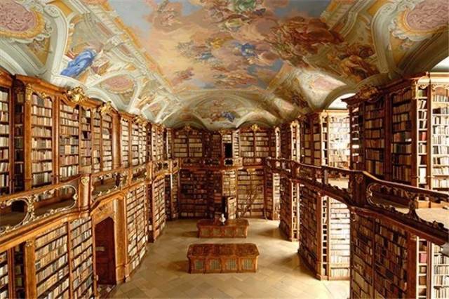 开始使用的一种书写材料 用莎草加工而成 除了华丽的奥地利国家图书馆