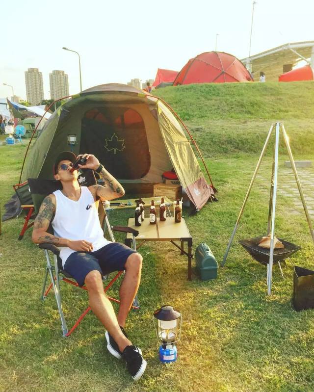 余文乐背后的这个男人,简直帅翻了