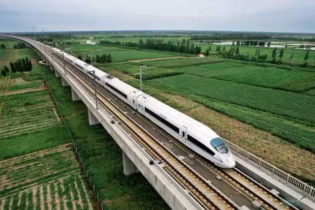 运营速度最高的高速铁路——武广客运专线;2011年,作为新中国成立以来