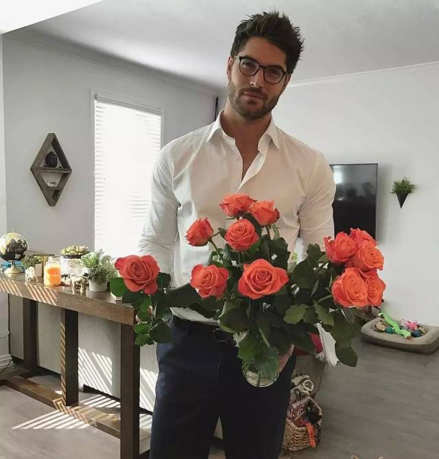 分享云男友!nick bateman 拥有六百万粉丝的小狼狗!