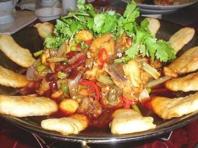 迷踪地锅鸡(附自制酱料配比与地锅馍的制做方法)