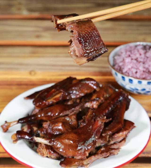 好食| 舌尖名厨秘制的酱野鸭,肉质醇厚,越吃越有味!