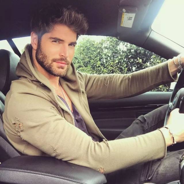 分享云男友!nick bateman 拥有六百万粉丝的小狼狗!