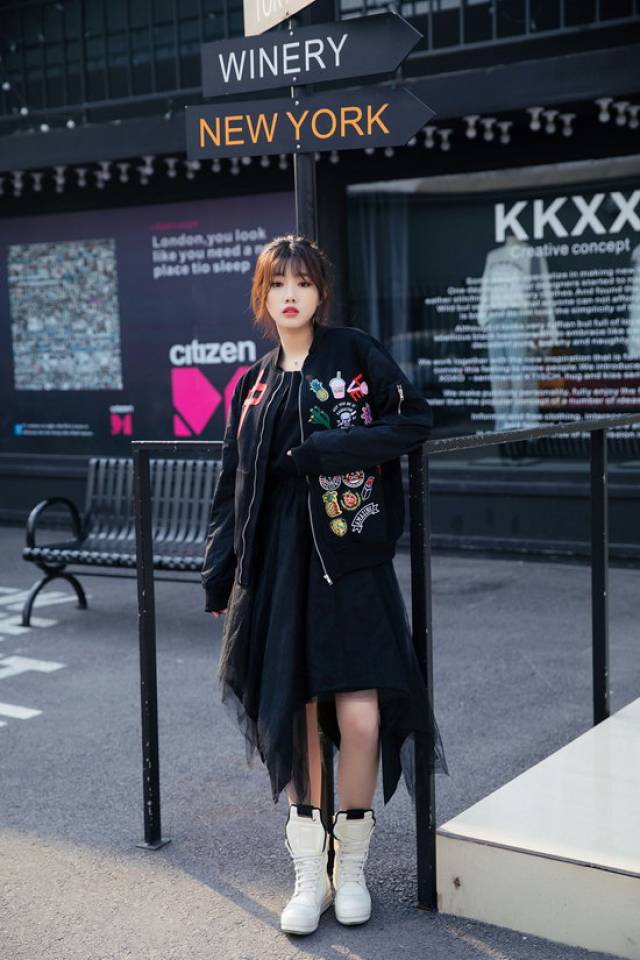 印子月私服写真曝光 颠覆以往纯美造型率性十足