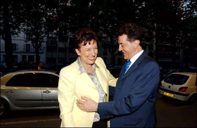 一个口号,无数曾经遭遇性侵的女性站了出来。然而这个女人控诉遭