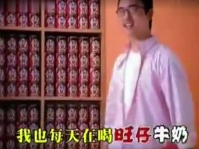 三年二班李子明 你妈妈拿了两罐旺仔牛奶要给你