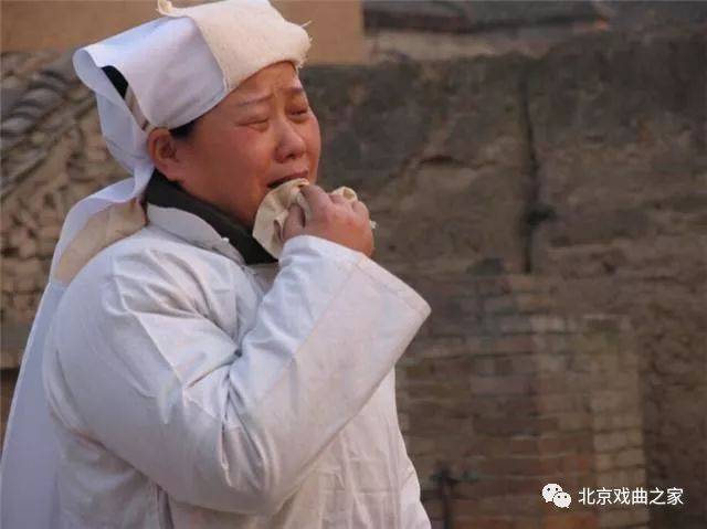 农村白事儿哭灵人,其实很苦很累,他们也应该和演员一样受到尊重