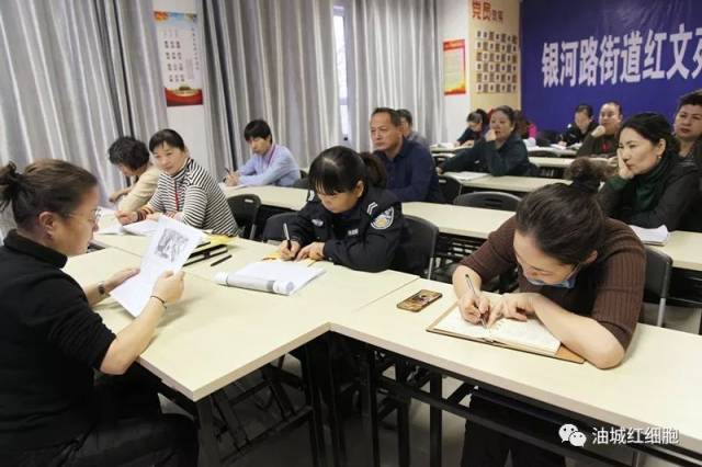 海尔尼沙先进事迹在克拉玛依区各工作队引起强烈反响